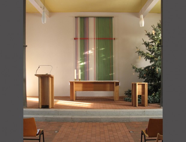 Altar, Lesepult, Taufe, textile Wandgestaltung
